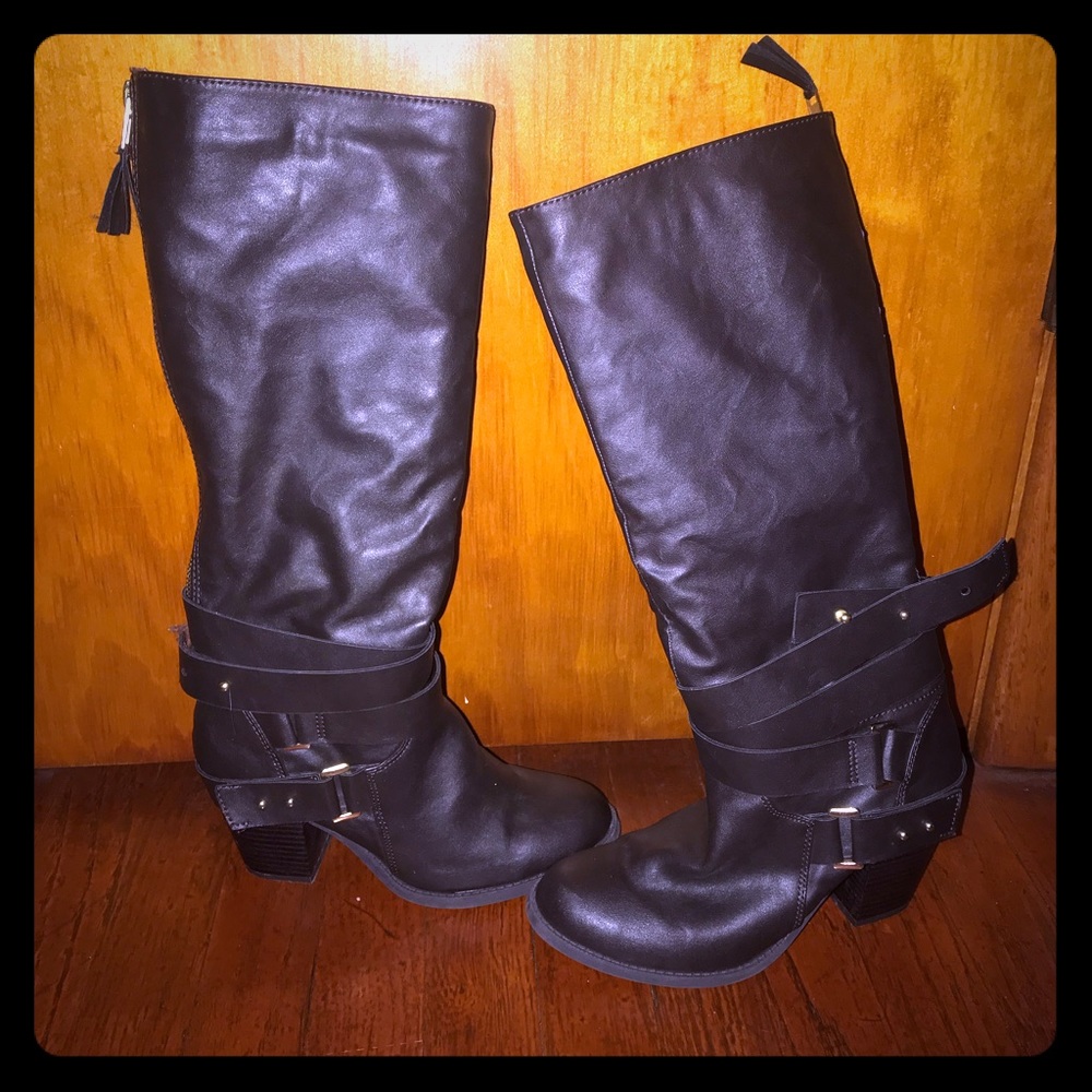 Women’s size 7 black boots